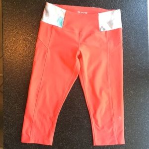 Women’s MPG Capri workout leggings size small